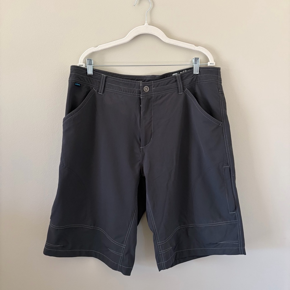 Men's Gray Shorts Size 38